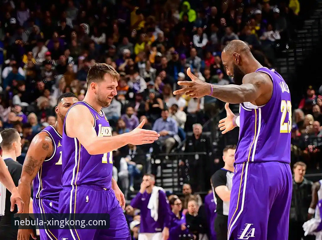 东契奇43分领衔湖人进攻盛宴：一场在星空娱乐平台上的流畅赛事体验深度评测